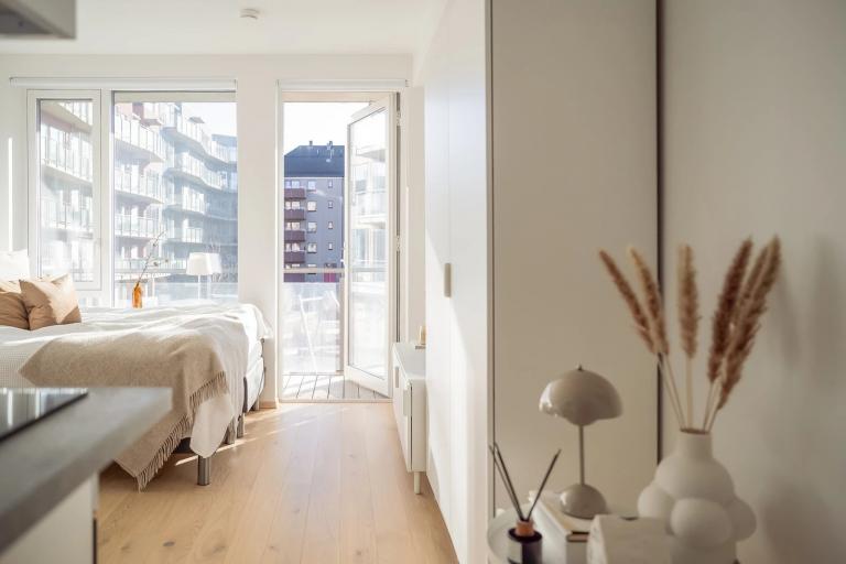 Stue - Her kommer det en sovesofa med sjeselong og stuebord.